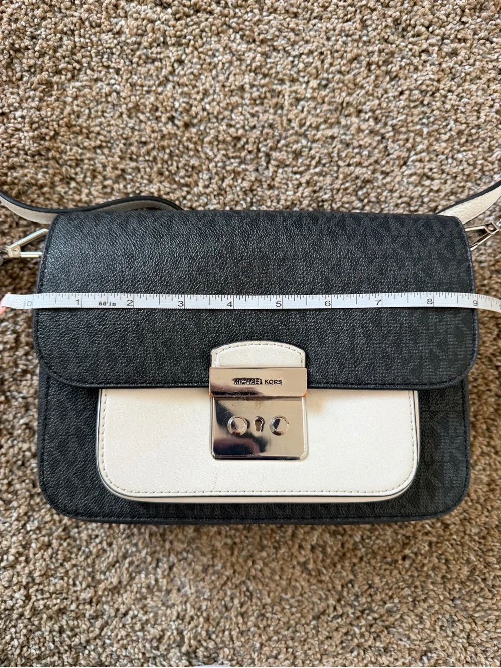MICHAEL KORS Black Signature Crossbody Logo Printed Bag with White Colorblock